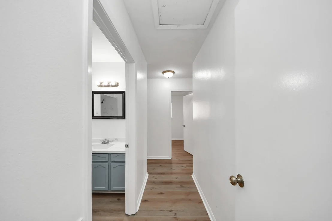 Photo of 1102 Helms Road
