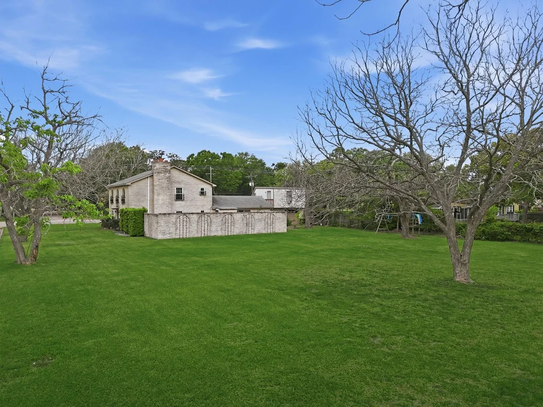 Photo of 1124 Estate Drive