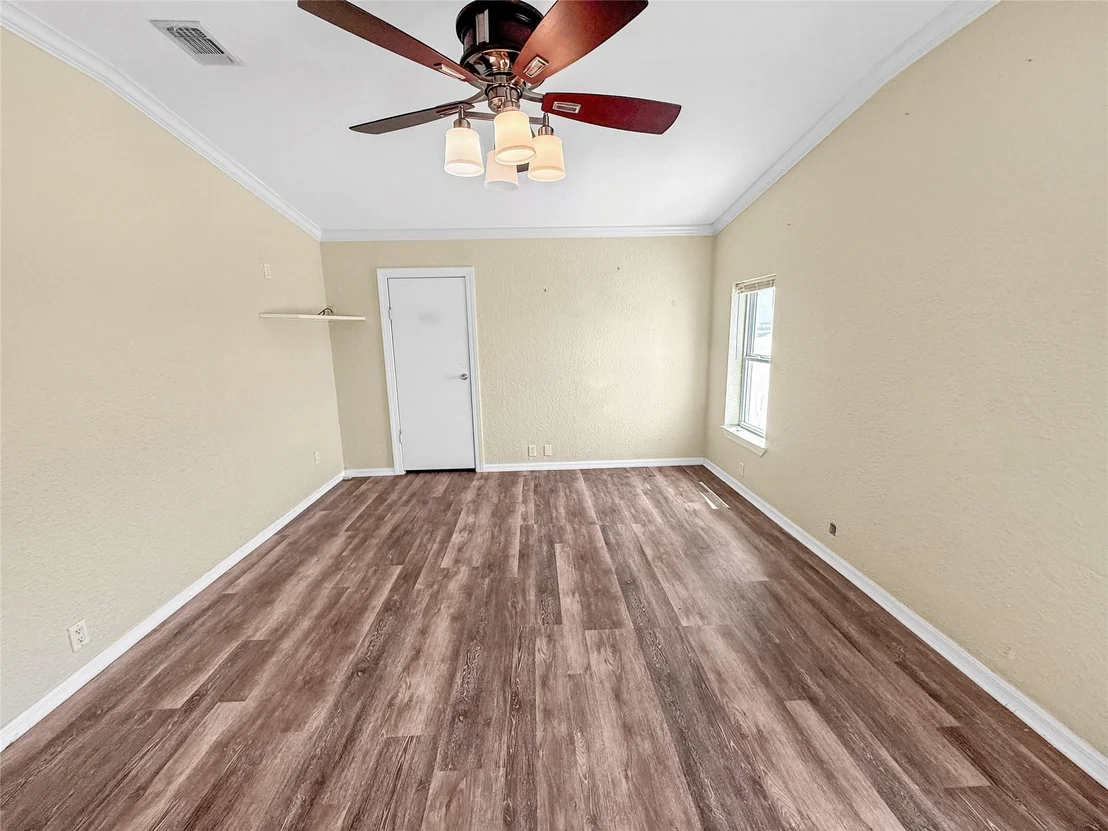 Photo of 1152 Van Sant
