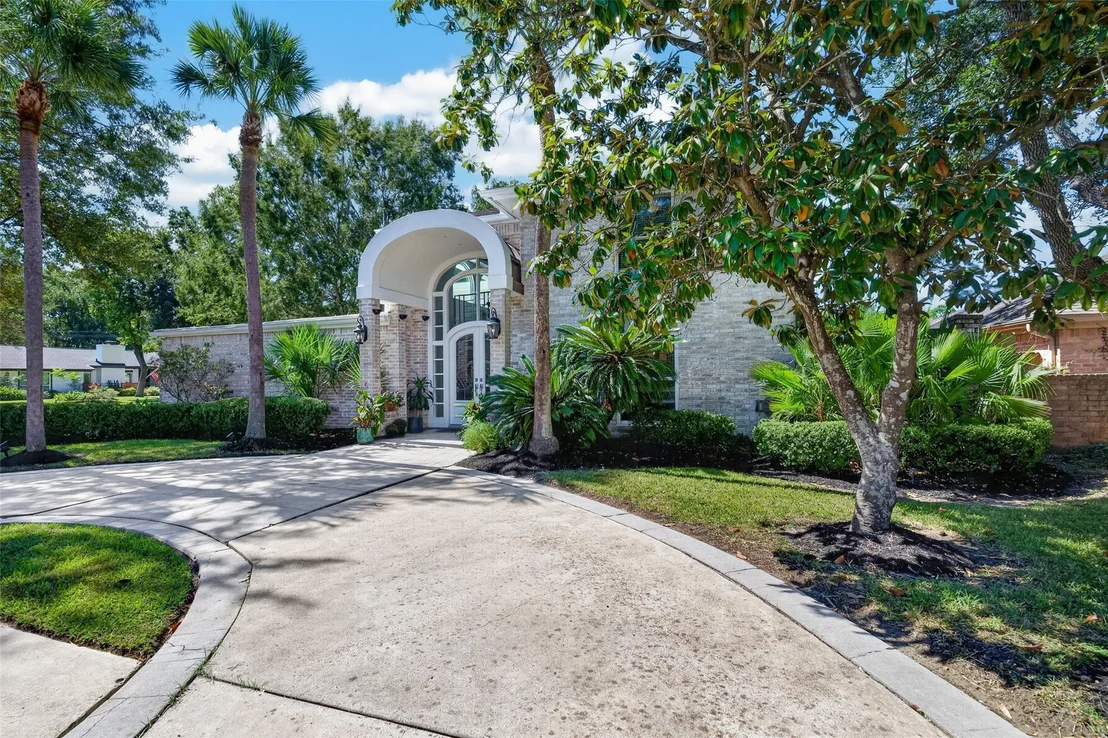 Photo of 1003 Villa Court Drive