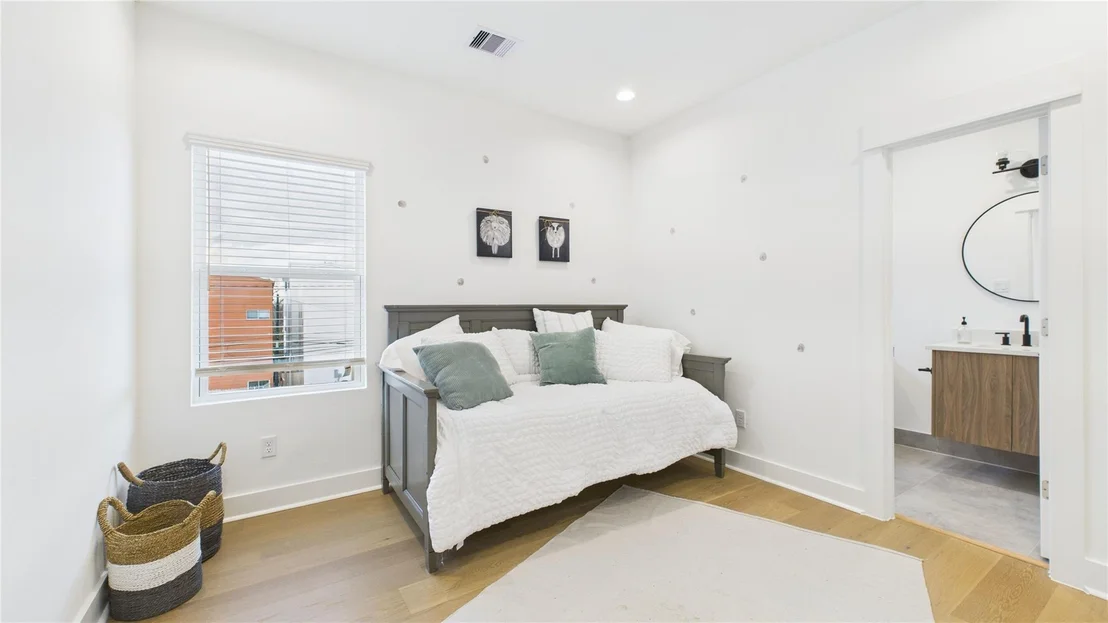Photo of 2424 Freeman Street
