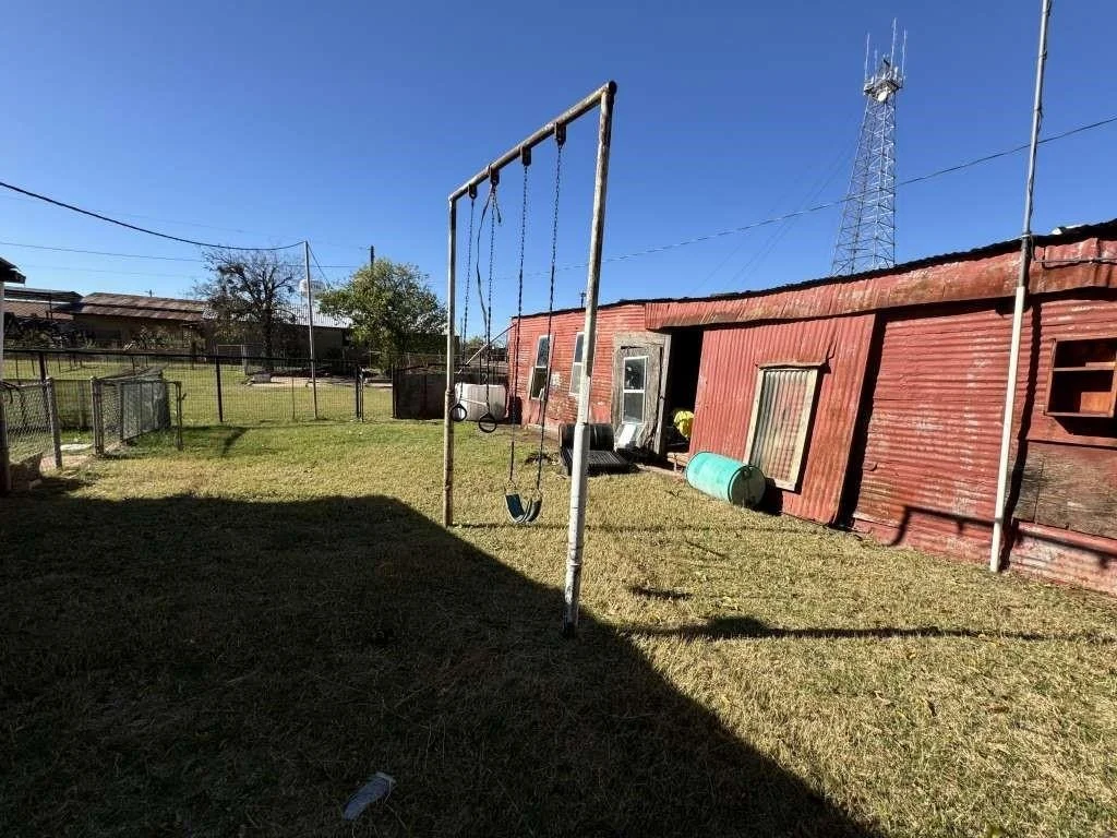 Photo of 204 E Bryan Avenue