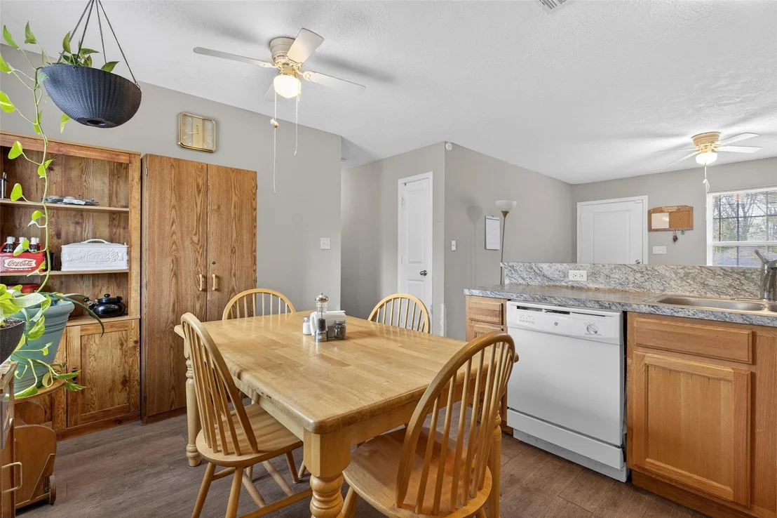 Photo of 3940 Frontier Road