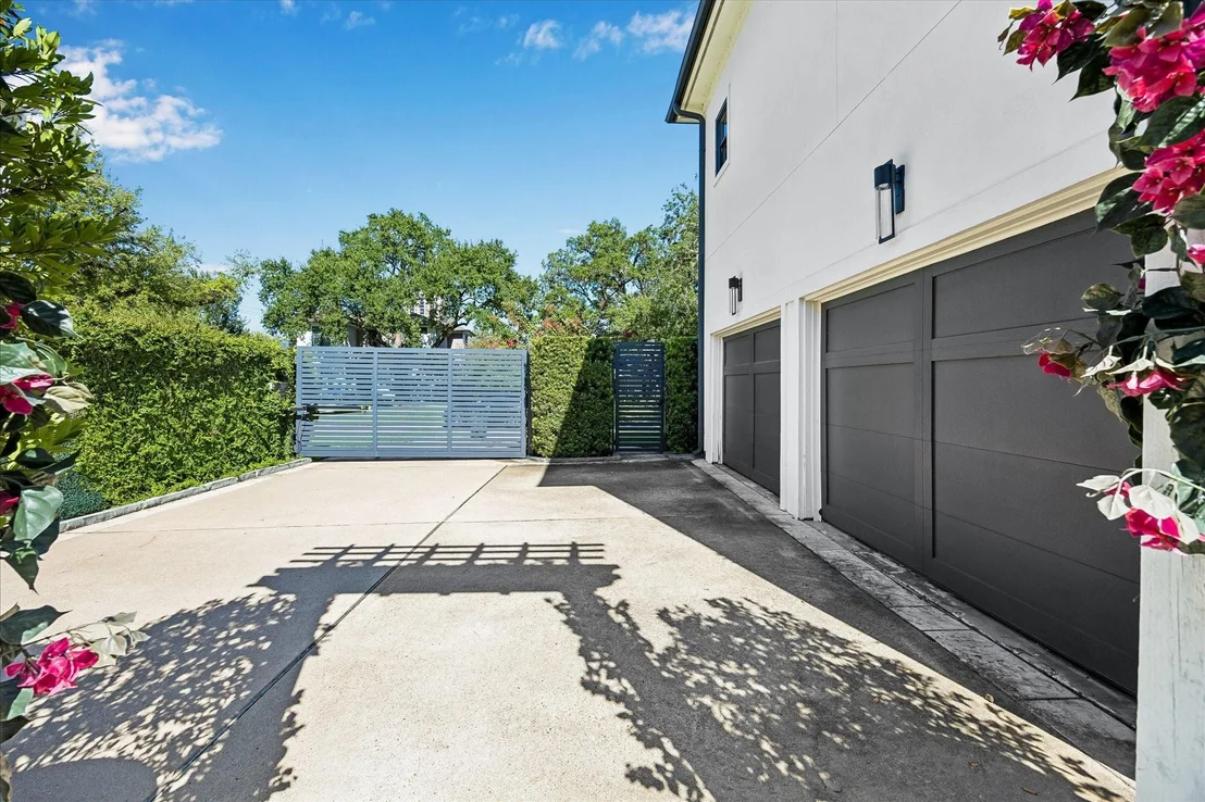 Photo of 1020 River Glynn Drive
