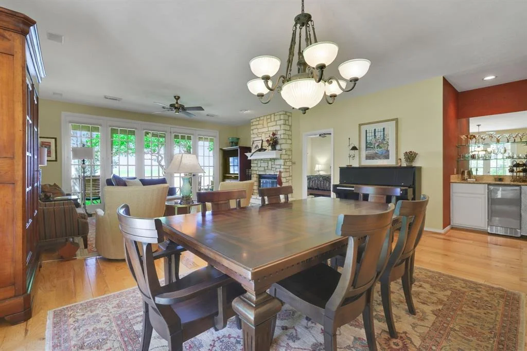 Photo of 251 Lake Oaks Boulevard