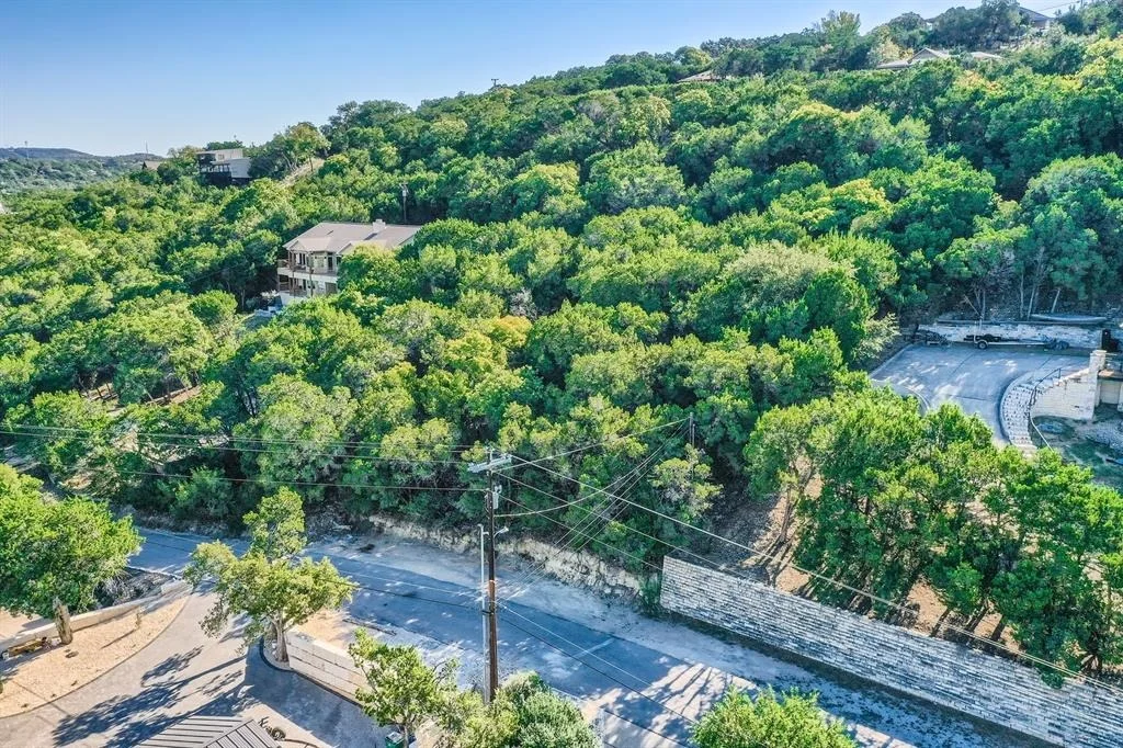 Photo of 6101 Lakeshore Drive