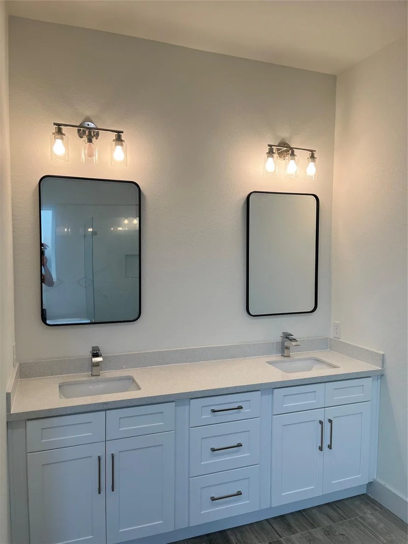 Photo of 2291 Riverside Drive