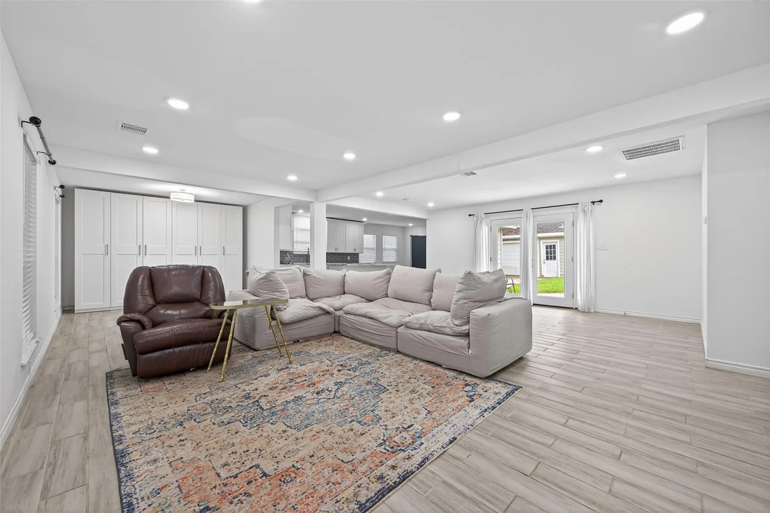 Photo of 11107 Cedarhurst Drive