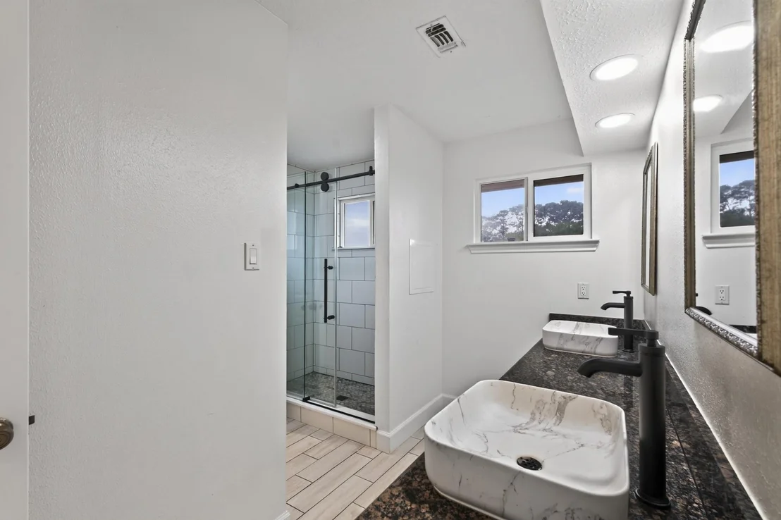 Photo of 18115 Longcliffe Drive