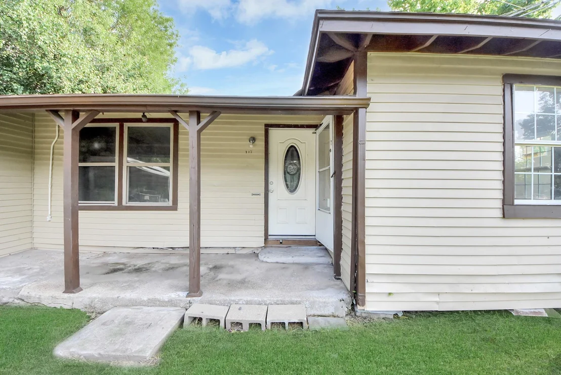 Photo of 117 E Witcher Lane