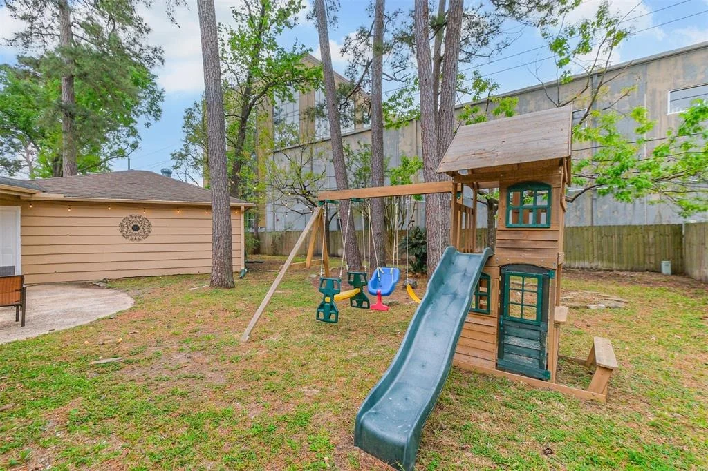 Photo of 16011 Southampton Drive