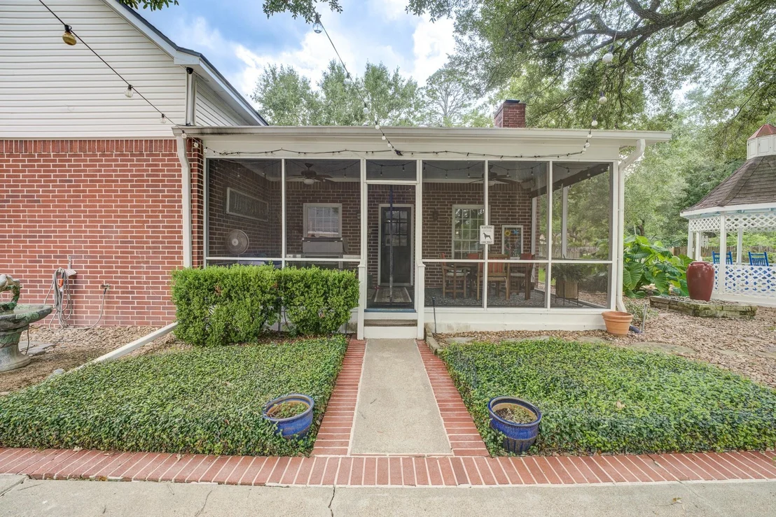 Photo of 2827 Griffin Lane