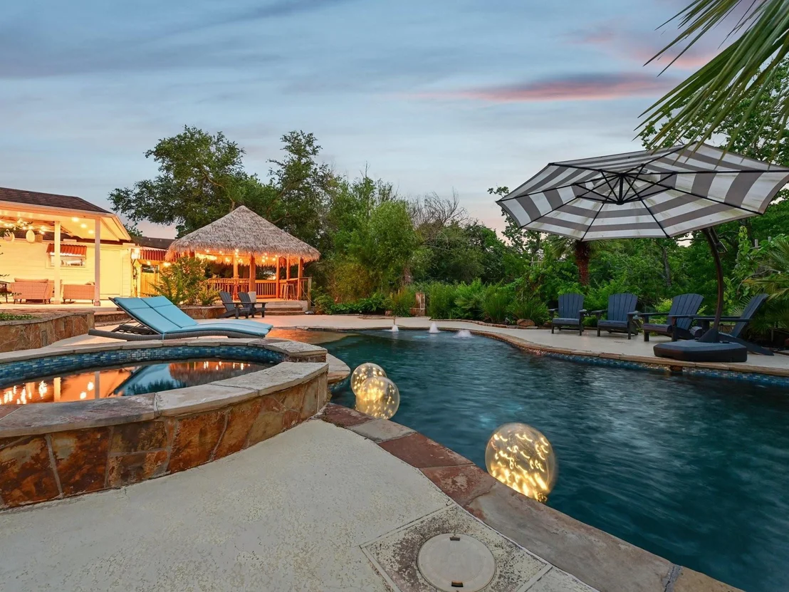 Photo of 2037 Lakeside Drive