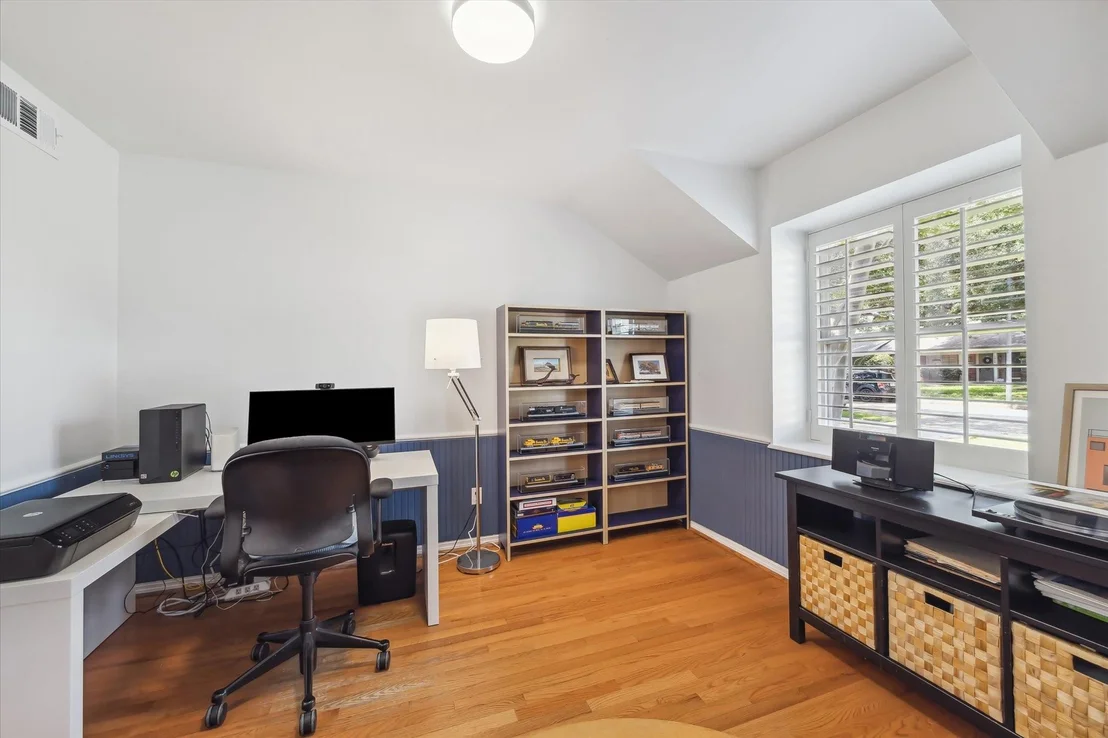Photo of 7915 Meadowvale Drive