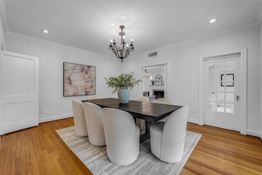 Photo of 2539 Addison Road