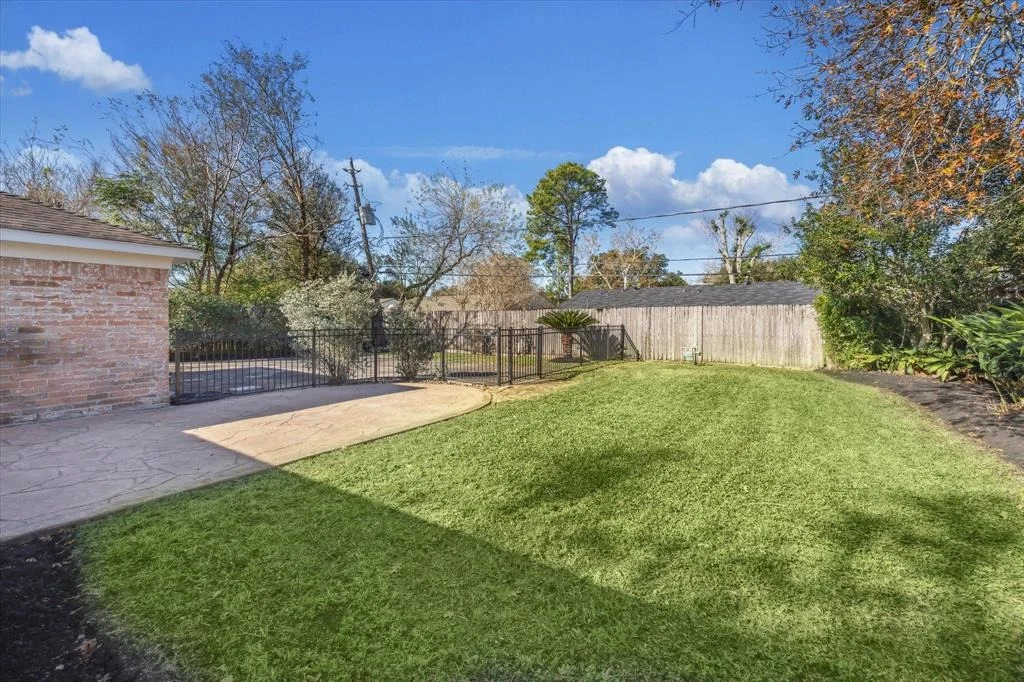 Photo of 9538 Meadowbriar Lane