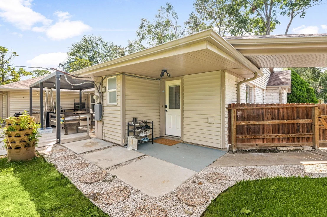 Photo of 2211 Pomeran Drive