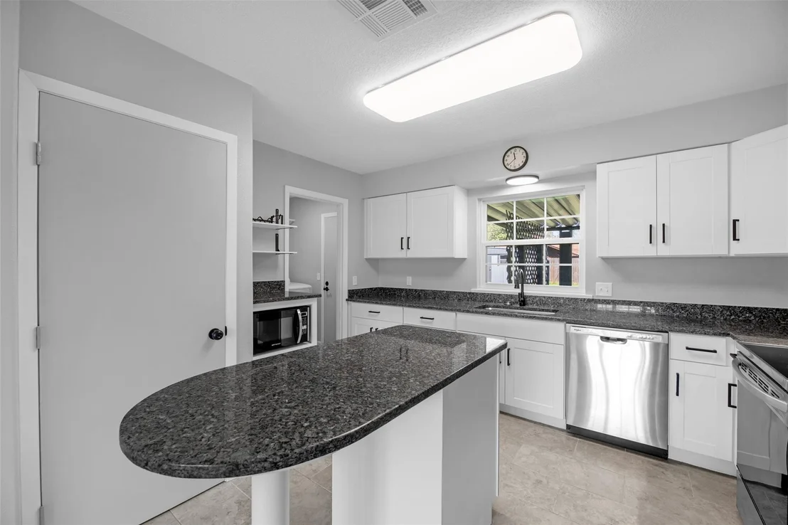 Photo of 605 Helms Avenue