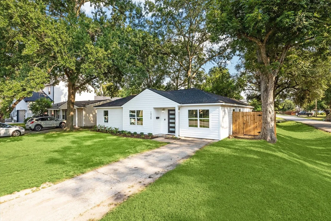 Photo of 1925 Chippendale Road