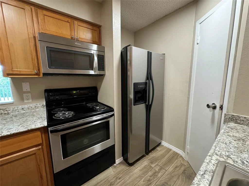 Photo of Unit 12A at 2501 Gulf Freeway