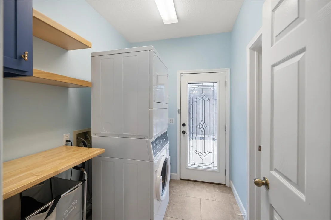 Photo of 84 E Stony End Place