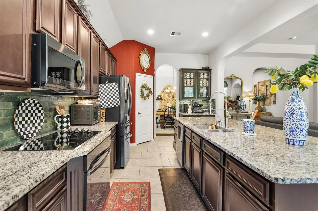 Photo of 9184 White Tail Drive