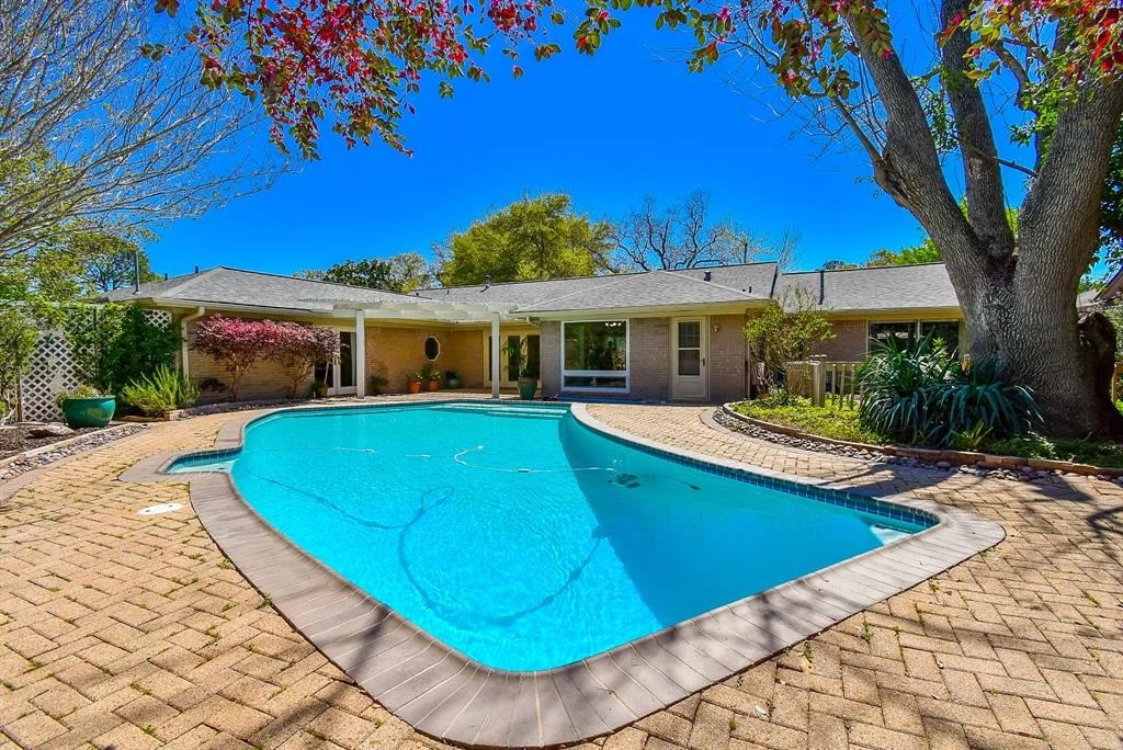 Photo of 5450 Grape Street