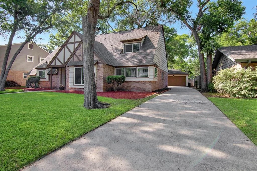 Photo of 427 Pebblebrook Drive