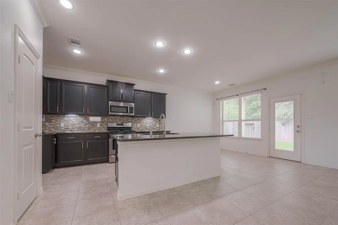Photo of 2261 Oak Circle Drive N
