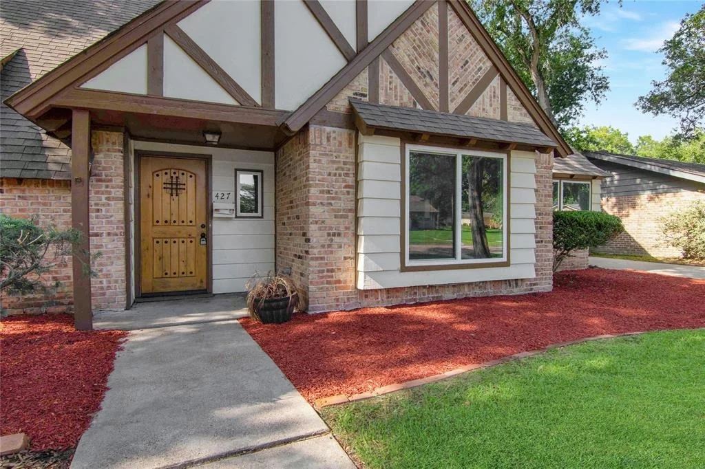 Photo of 427 Pebblebrook Drive