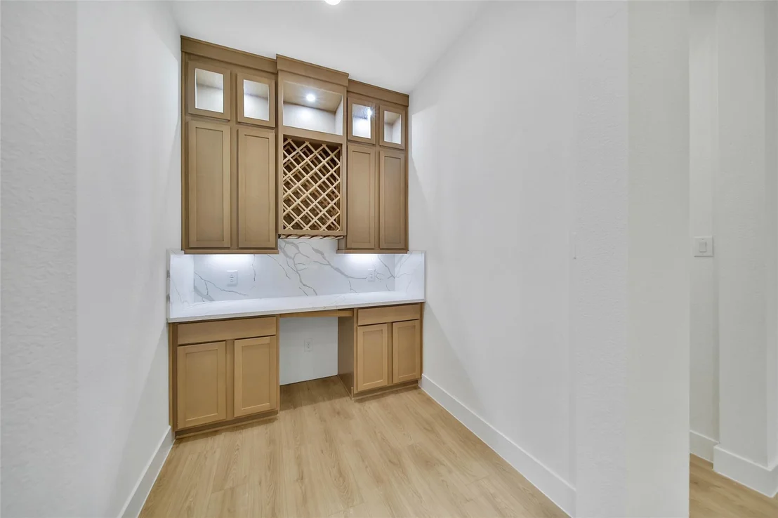 Photo of 352 Louvenia Court