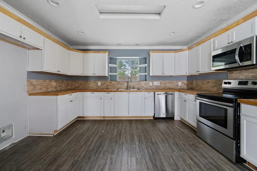 Photo of 300 Shady Glen Lane