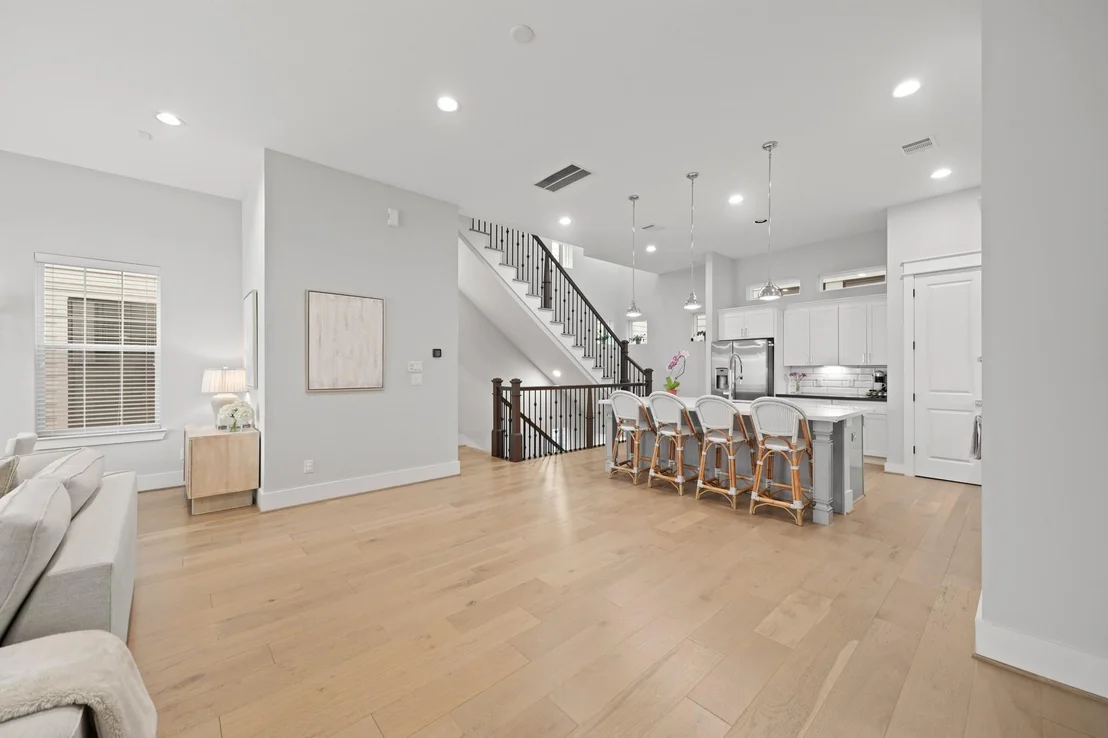 Photo of 4219 Dickson Street