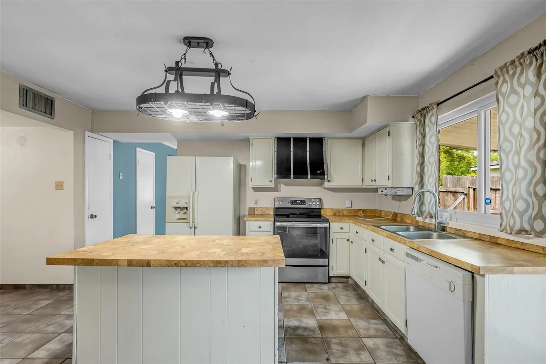 Photo of 17031 Seven Pines Drive