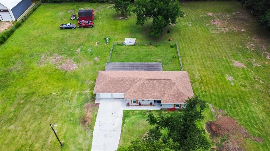 Photo of 2499 Centerline Road