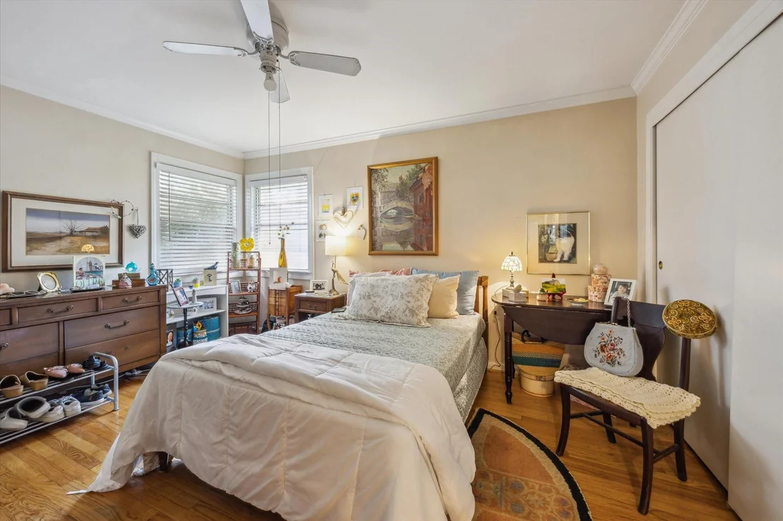 Photo of 5211 Maple Street