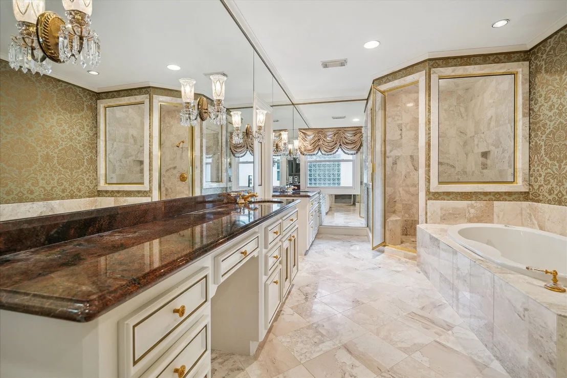 Photo of 33 W Oak Drive