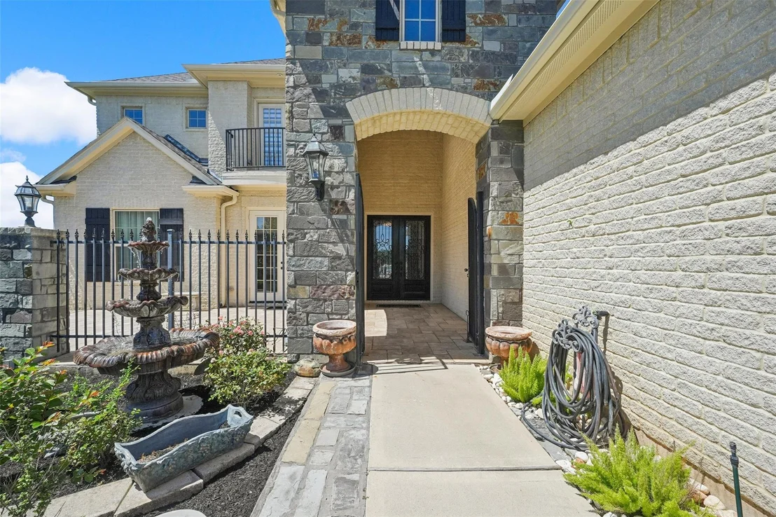 Photo of 5924 Oak Leaf Court