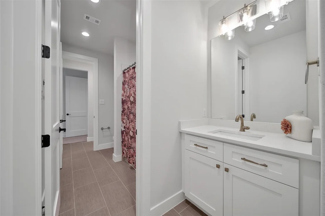 Photo of 16011 Bonjour Boulevard