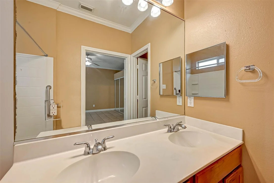 Photo of 7130 Pavilion Drive