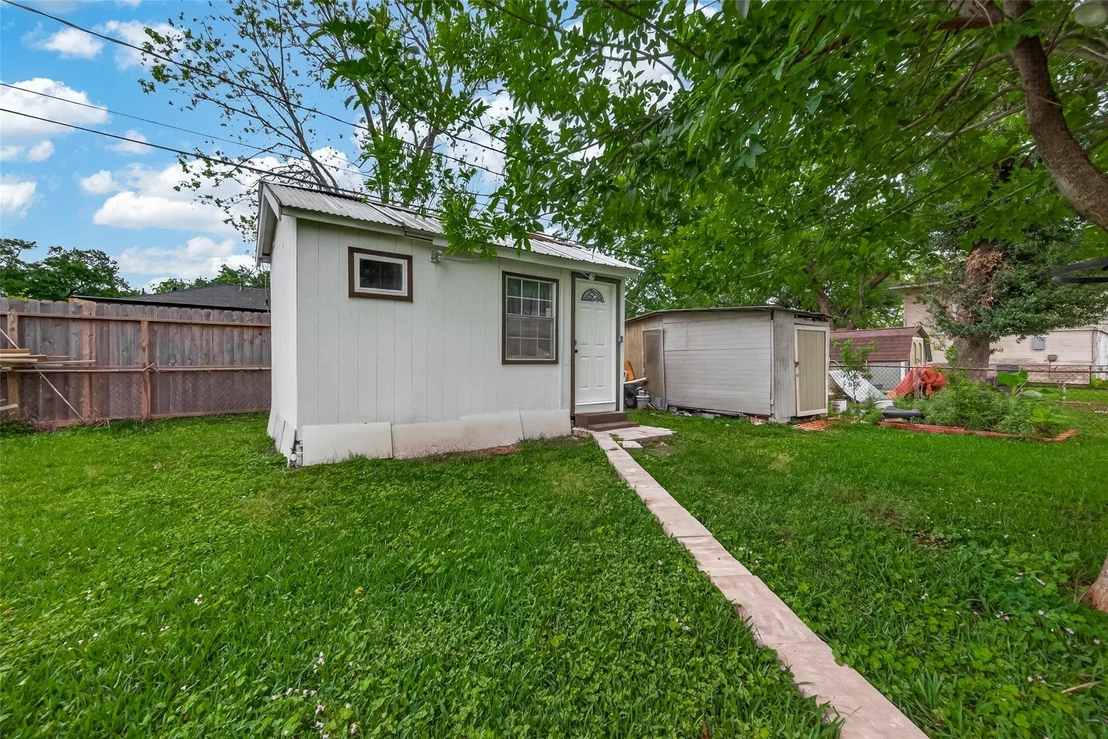 Photo of 2111 Hickory Lane