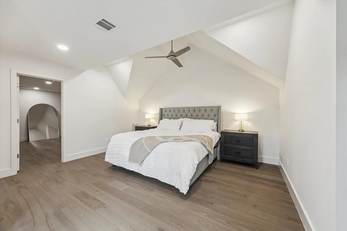 Photo of 6348 Vanderbilt Street