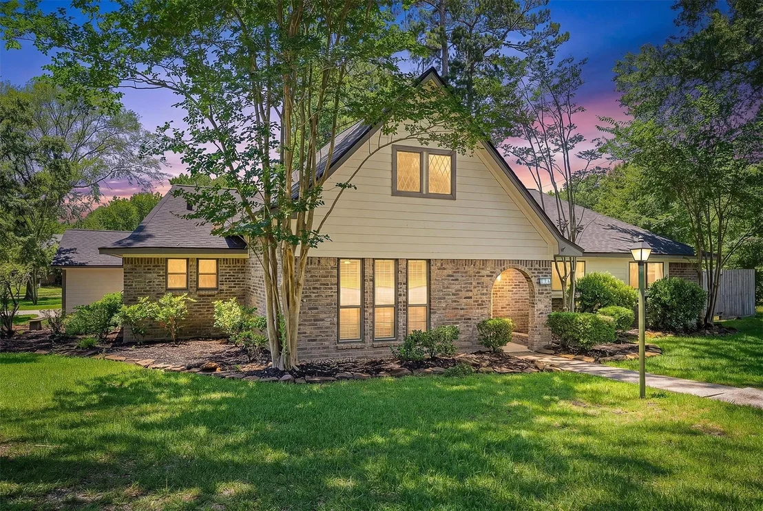 Photo of 826 N Rivershire Drive