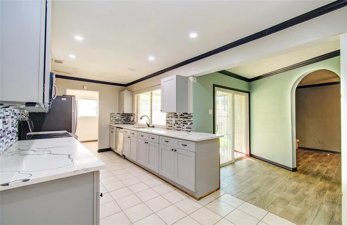 Photo of 8014 Streamside Drive