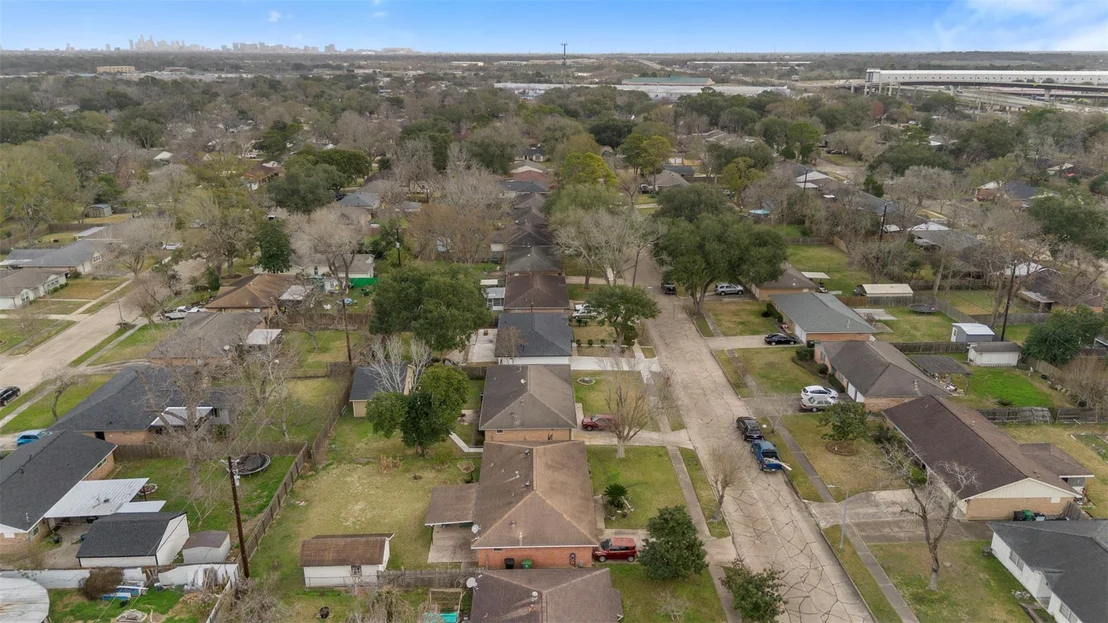 Photo of 5734 Farwell Drive