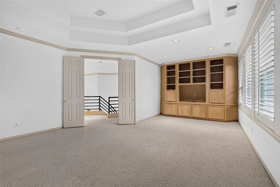 Photo of 2 W Terrace Drive