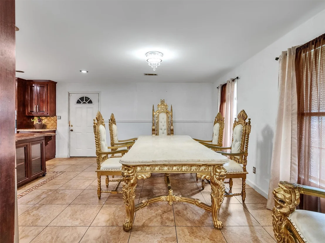 Photo of 7923 Glenview Drive