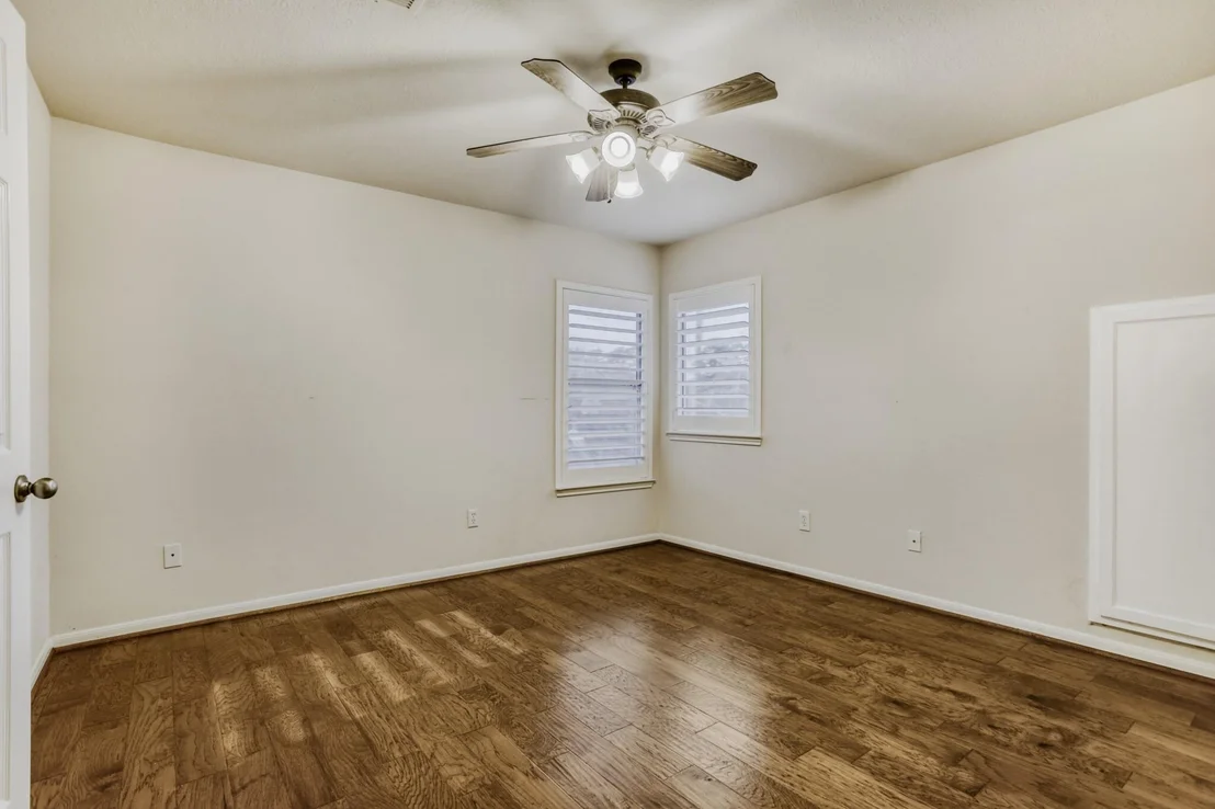 Photo of 19303 Valiant Woods Drive
