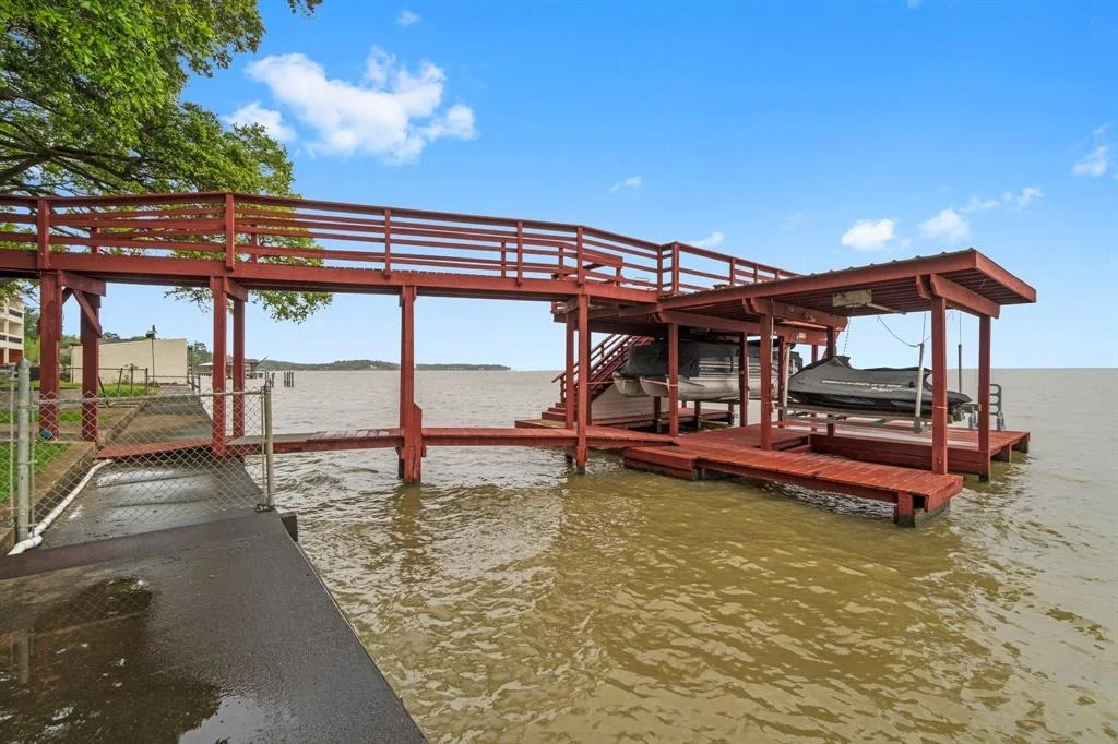 Photo of 160 Lakeway Drive