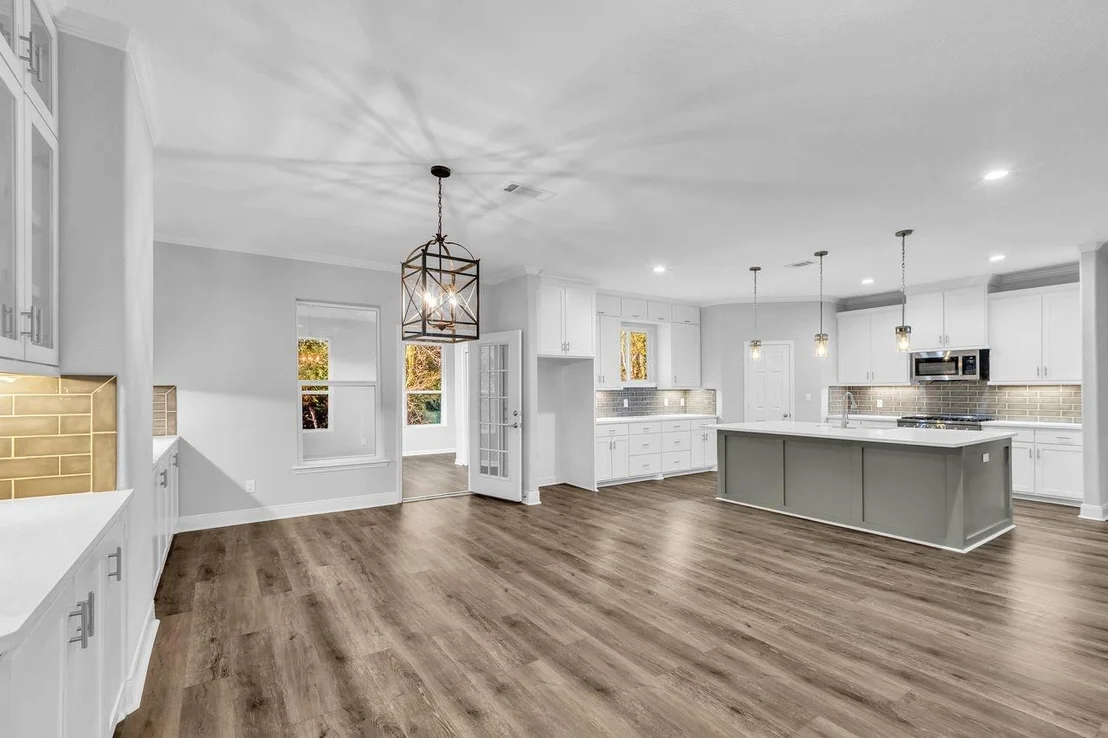 Photo of 83 White Oak Drive N